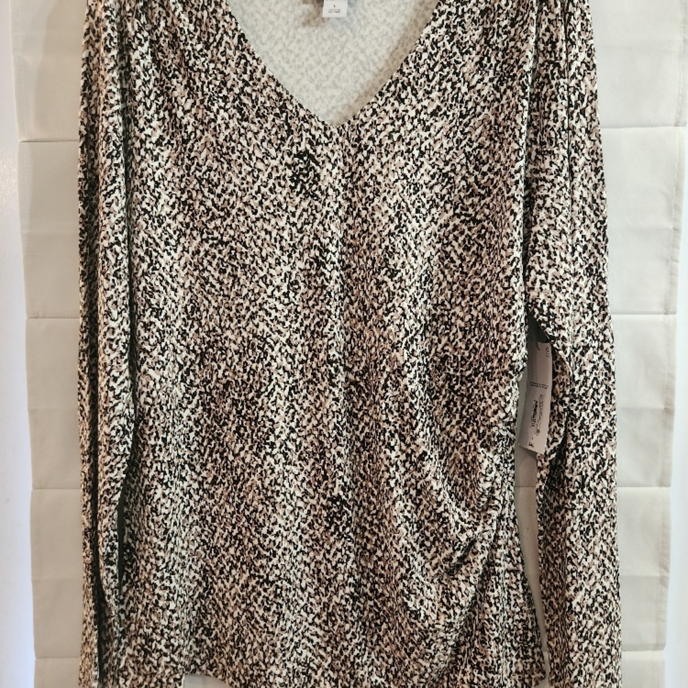 Women's Black and White Patterned Top